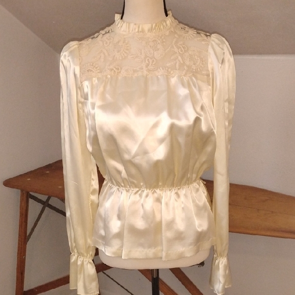 Rag Muffins Tops - Vintage Rag Muffins San Francisco Boho Cottagecore Top W/Embroidery & Satin